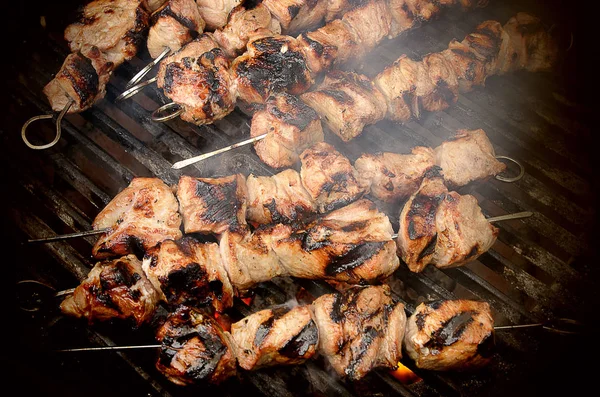 Sabrosos kebabs a la parrilla — Foto de Stock