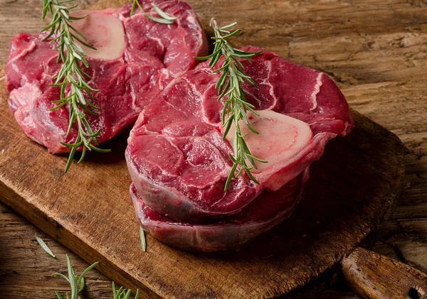 Viande de bœuf crue pour ossobuco — Photo