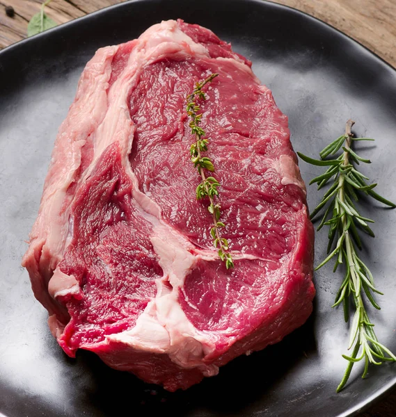 Çiğ et antrikot biftek 