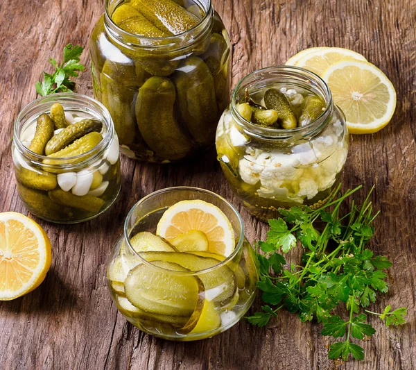 절인된 오이 gherkins — 스톡 사진