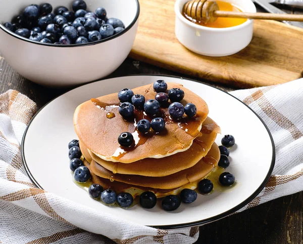 Pancakes with fresh blueberries — Stock Photo, Image