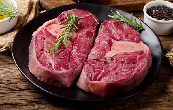 Carne crua de bovino para ossobuco — Fotografia de Stock