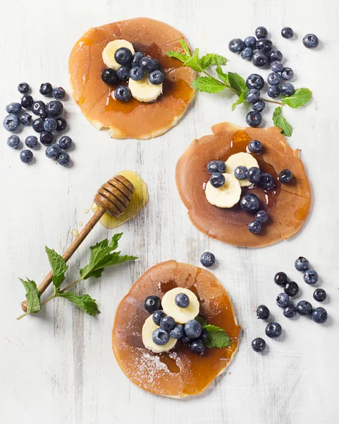 Taze yaban mersinli krep.