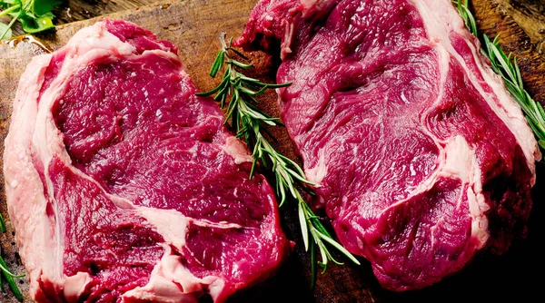 Rått kött Ribeye biffar — Stockfoto