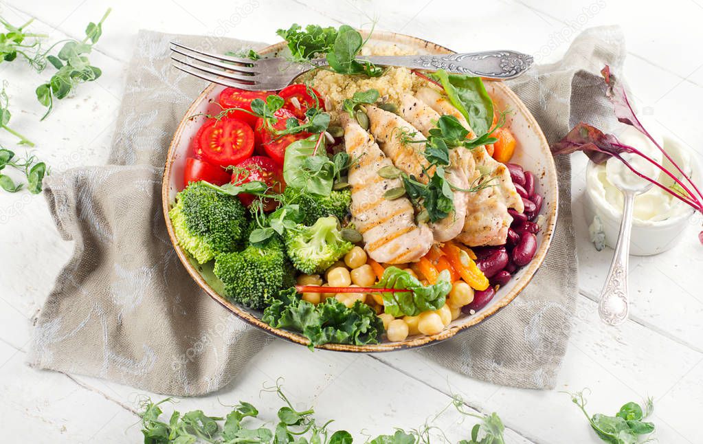 Healthy bowl with grilled chicken 