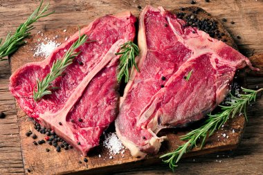 Çiğ taze et t-bone biftek