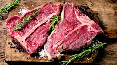 Çiğ taze et t-bone biftek