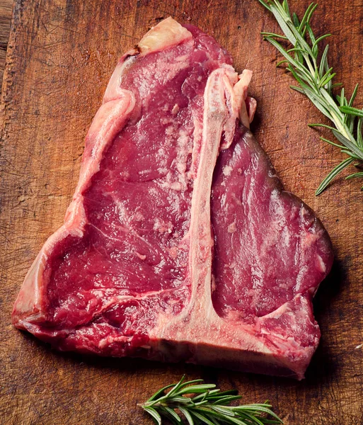 taze çiğ et t-bone biftek 