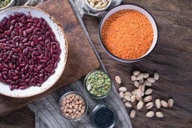 Çeşitli kuru baklagiller koleksiyonu