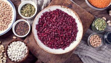 Çeşitli kuru baklagiller koleksiyonu