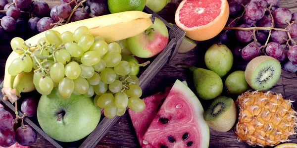 Свіжі різних фруктів — стокове фото