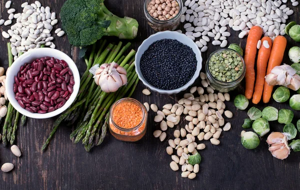 Produtos hortícolas orgânicos e leguminosas — Fotografia de Stock