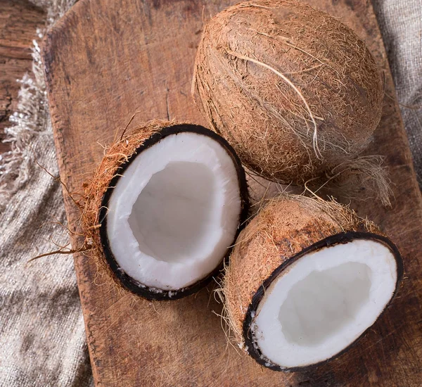 Noci di cocco mature fresche — Foto Stock