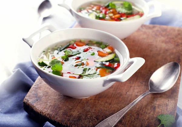 Овочевий суп у мисках — стокове фото