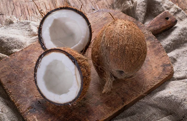 Frische reife Kokosnüsse — Stockfoto