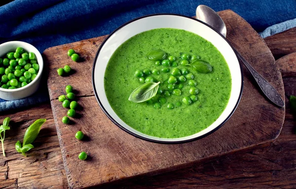 Tasty green pea soup — Stock Photo, Image