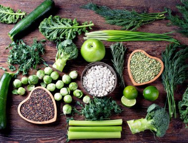 Karışık sebze, baklagiller sağlıklı yemek için. Üstten Görünüm. Vejetaryen ve vegan gıda. Diyet beslenme kavramı.
