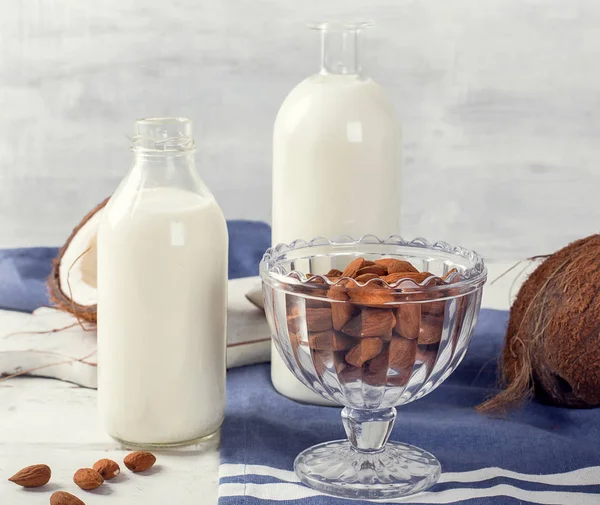 Coconut and almond milk. — Stock Photo, Image