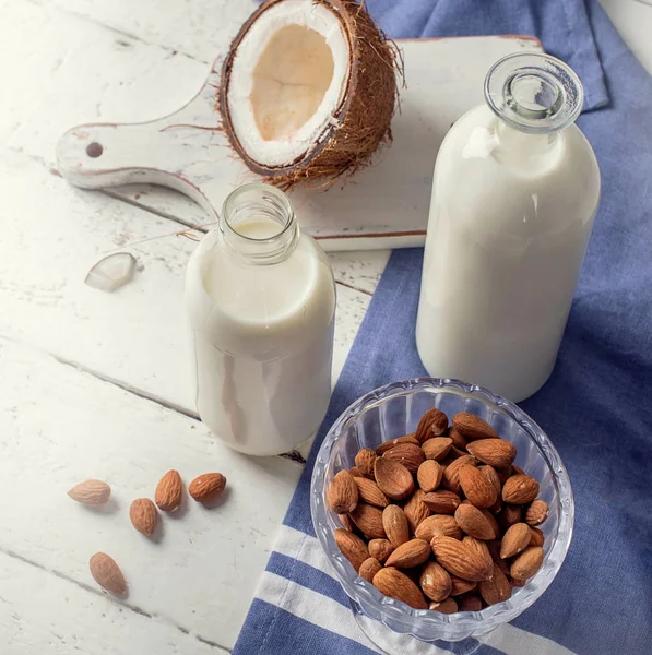 Coconut and almond milk. — Stock Photo, Image