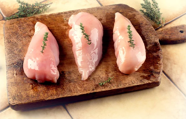 Pechugas de pollo crudas — Foto de Stock