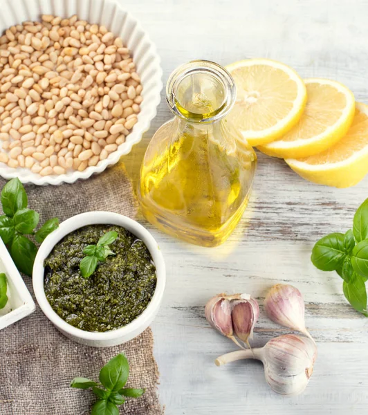 Ev yapımı pesto sosu — Stok fotoğraf