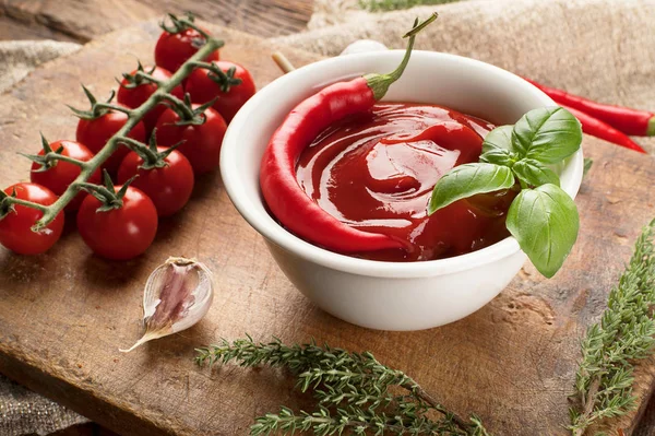 Salsa di pomodoro fresca — Foto Stock