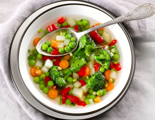 Sopa Verduras Con Brócoli Guisantes Verdes Zanahorias Concepto Comida Saludable — Foto de Stock