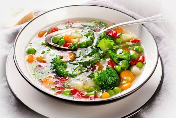 Sopa Verduras Con Brócoli Guisantes Verdes Zanahorias Concepto Alimentación Saludable —  Fotos de Stock