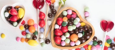 Çeşitli renkli şekerler. Üstten Görünüm