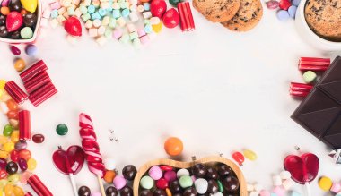 Çeşitli renkli şekerler. Üstten Görünüm