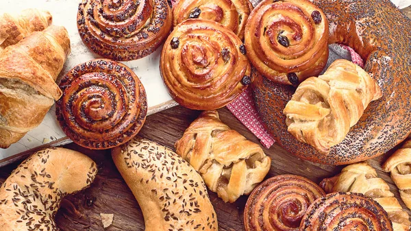 Brot Brötchen Croissants Backzutaten Auf Holzgrund Frühstück Essen Konzept Ansicht — Stockfoto