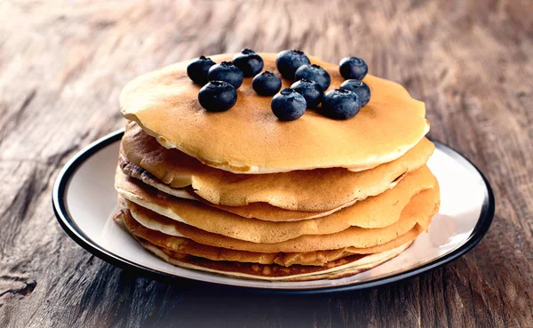 Kahvaltıda Yaban Mersini Ile Pancakes — Stok fotoğraf