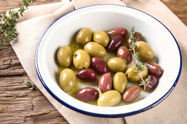 Verschiedene Arten Von Oliven Grüne Schwarze Und Kalamata Oliven — Stockfoto