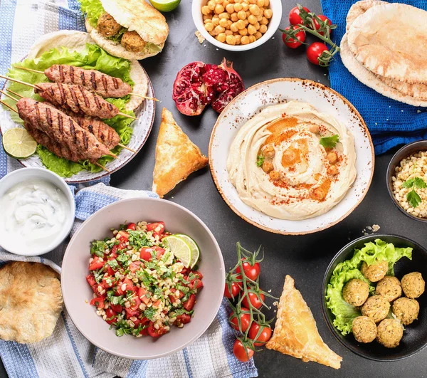 Arab Ételek Választékát Közel Keleti Ételeket Halal Élelmiszerek Szemközti Nézet — Stock Fotó