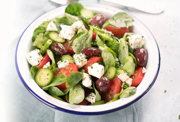 Salada Legumes Frescos Com Queijo Feta Salada Grega Tradicional — Fotografia de Stock