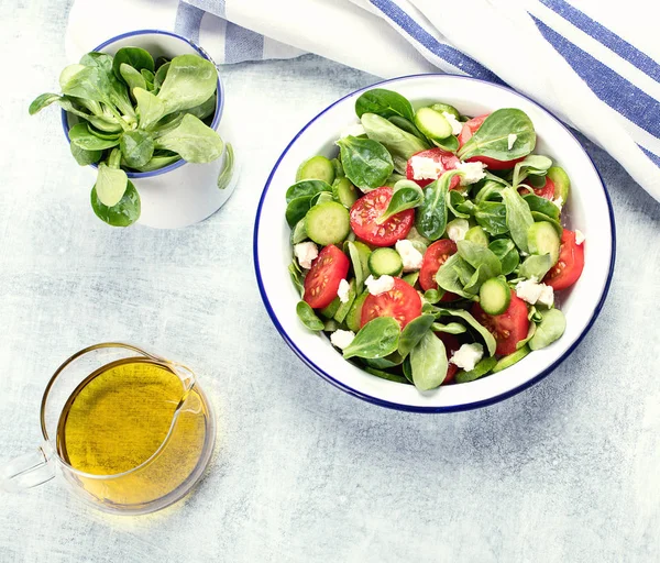 Ensalada de verduras frescas con queso feta — Foto de Stock