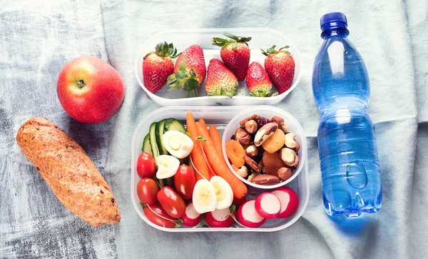 Okul sağlıklı öğle yemeği kutuları — Stok fotoğraf