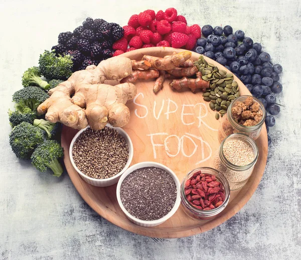 Verschillende Superfoods Witte Houten Bord Gezonde Voeding Concept — Stockfoto