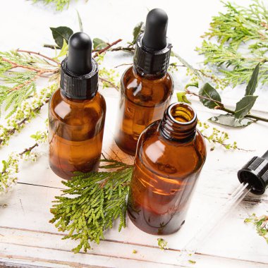 Şişeler için aromaterapi otlar ile organik temel aroma yağı ile