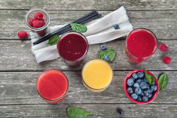 Olika Typer Smoothies Trä Bakgrund Hälsosam Ren Och Avgiftning Diet — Stockfoto