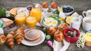 Paskalya kahvaltısı ya da brunch masası. 