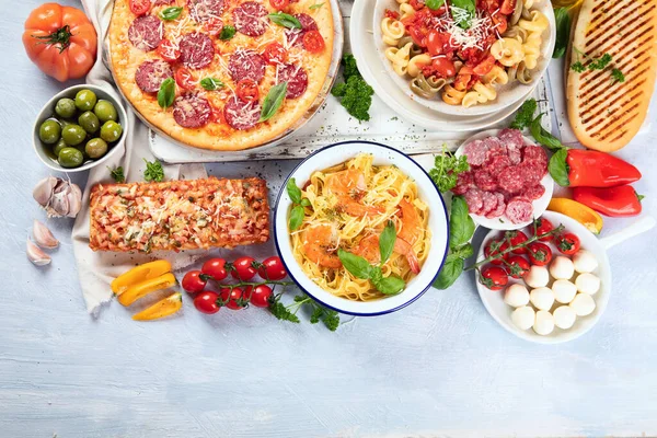 Traditionelle Italienische Küche Mit Pizza Pasta Oliven Gemüse Gesunde Mediterrane — Stockfoto