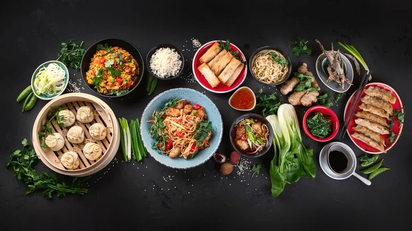 Gesorteerd Chinees Eten Donkere Achtergrond Aziatisch Voedselconcept Bovenaanzicht — Stockfoto