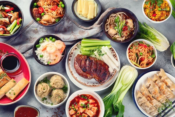 Různé Čínské Pokrmy Šedém Pozadí Asijský Koncept Jídla Horní Pohled — Stock fotografie