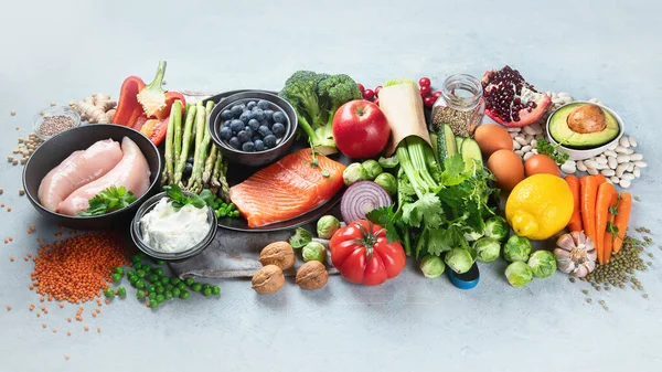 Selección Alimentos Saludables Sobre Fondo Gris Concepto Desintoxicación Dieta Limpia —  Fotos de Stock