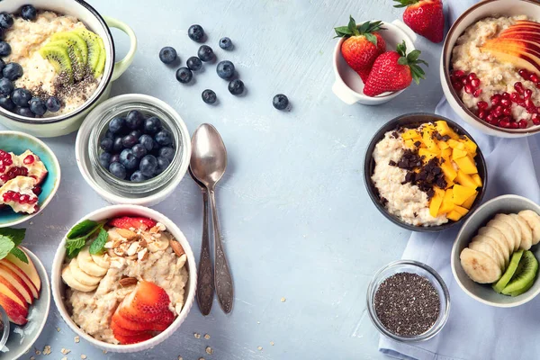 Μπολ Βρώμης Μούρα Και Φρούτα Για Υγιεινό Πρωινό Τρόφιμα Βιταμίνες — Φωτογραφία Αρχείου