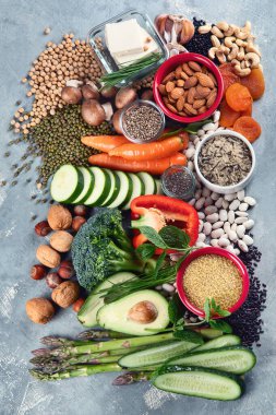 Bitki bazlı protein diyeti. Yüksek miktarda bitki proteini, antioksidan, vitamin ve diyet lifleri içeren sağlıklı yiyecekler. Üst görünüm