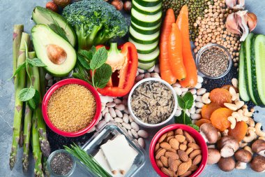 Bitki bazlı protein diyeti. Yüksek miktarda bitki proteini, antioksidan, vitamin ve diyet lifleri içeren sağlıklı yiyecekler. Üst görünüm