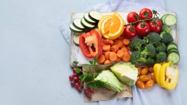 Diyabetik diyet için düşük glisemik sağlıklı yiyecekler. Yüksek vitaminli yiyecekler, mineraller, antioksidanlar, akıllı karbonhidratlar. Kopyalama alanı olan üst görünüm.