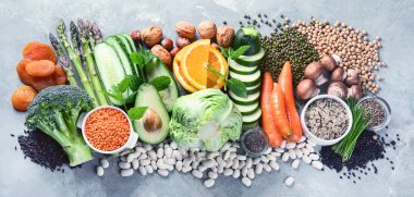 Bitki bazlı diyet malzemeleri. Vitamin, antioksidan ve akıllı karbonhidrat içeren sağlıklı yiyecekler.